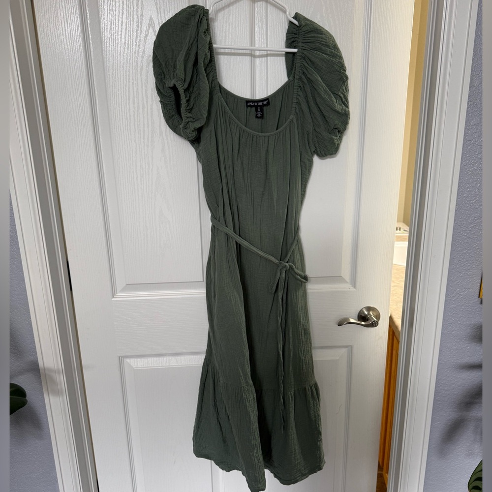 A Pea in the Pod Muslin Puff Sleeve Maternity Dress
